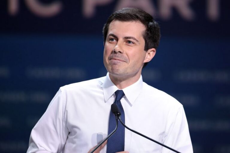 Obama: Pete Buttigieg Will Never Win Because ‘He’s Gay and Short’